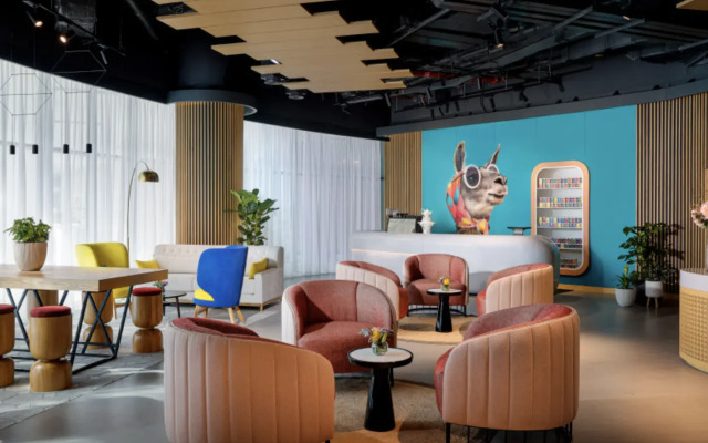 Highend Luxury Seven Palm Apartments