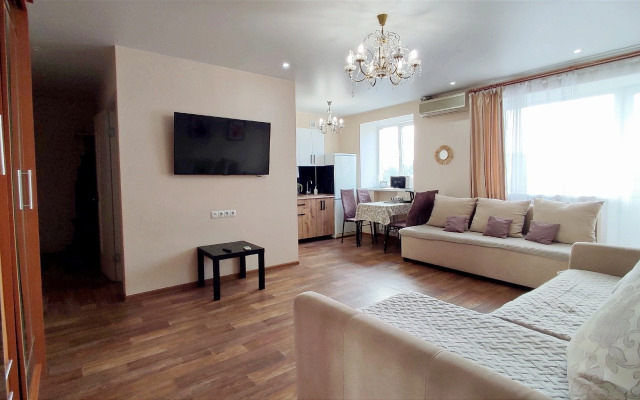 Квартира 2-комнатная в Омске на Петра Ильичева 4