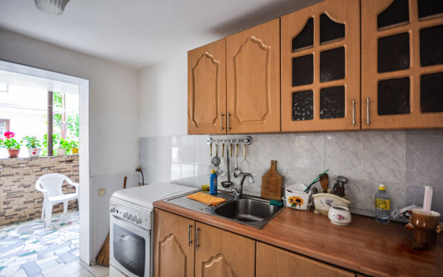 Yelena Guest House