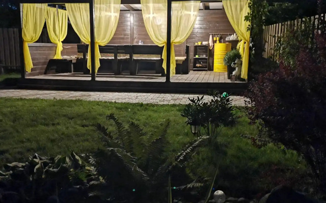 Частный дом Дом с беседкой