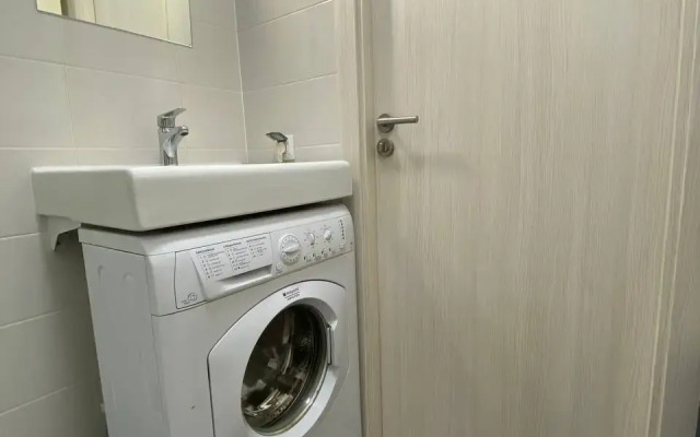 Uyutnaya studiya v sovremennom kompekse Flat