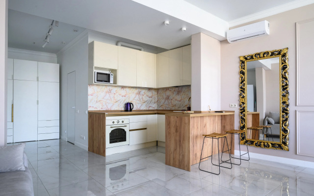 Luks Krasiveyshiy v ZhK "Barselona Park" s Bol'shim Balkonom i Vidom na More Apartment