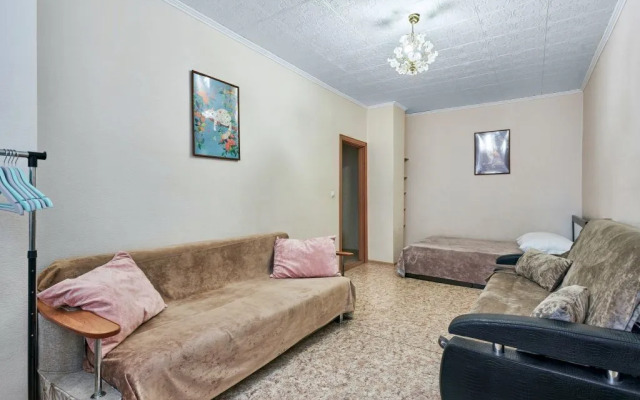 Na Ulitse Vasiliya Goltsova 3 Flat