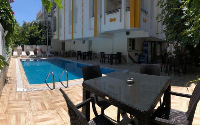 Lavin Garden Hotel