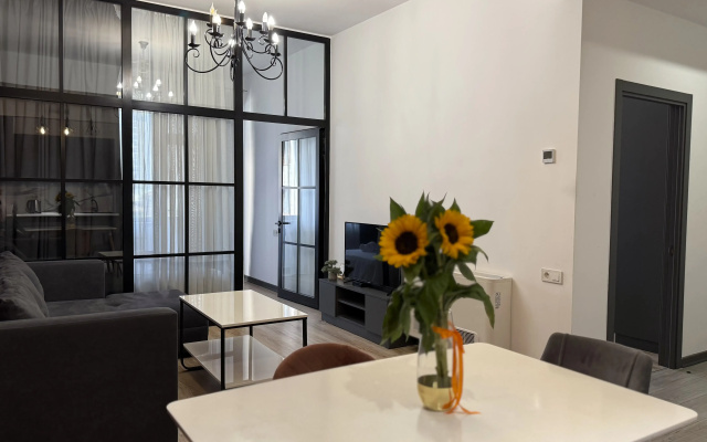 Apartamenty s 2 spal'nami i balkonom v centre goroda ot Sweet Home