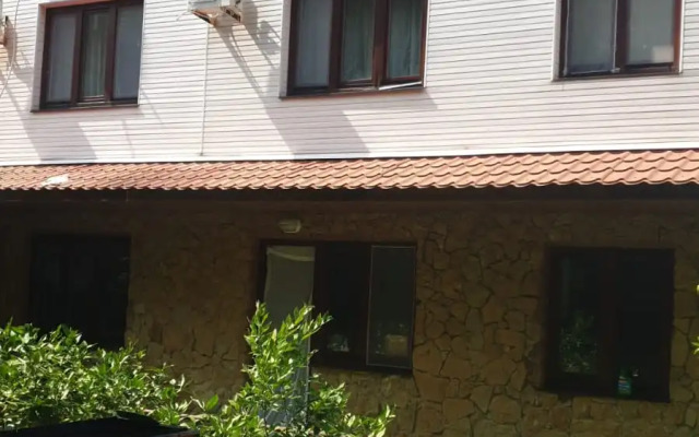 Gostevoj Dom Raj na 72 Guest house