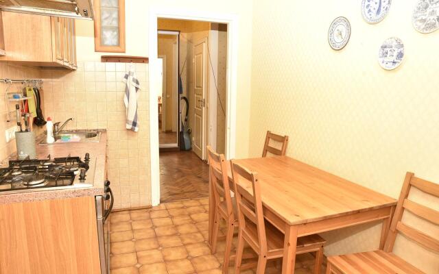 Na Pushkinskoy Flat