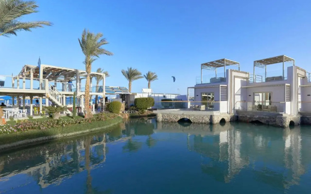 Курортный отель Bellagio Beach Resort