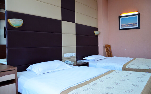 50100 Hotel & Restaurant