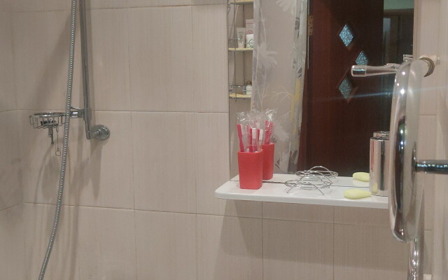 Dvushka S Vidom Na Dvor Flat