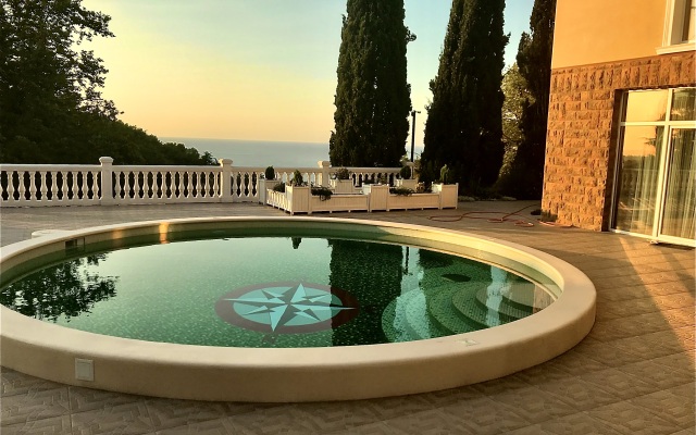 Roza Vetrov Guest House