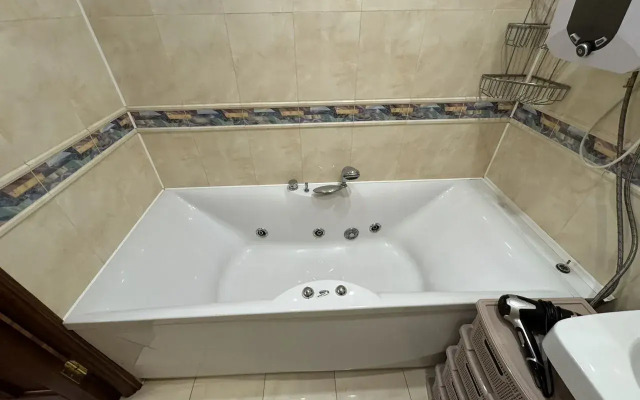 Na Ulitse Khvorostukhina, 1a Flat