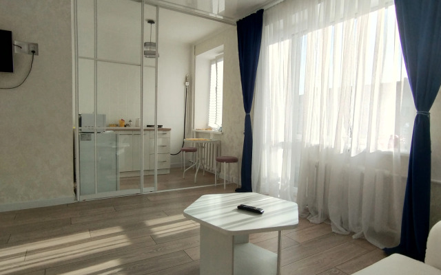 U Glavnoy Ploschadi Pobedy Flat