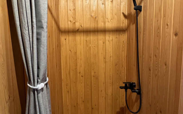 Dom s basseynom ryadom Solnechnoy dolinoy Private house