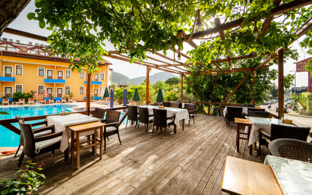 Suzanne Hotel & Restaurant