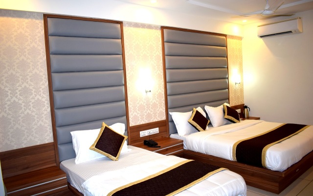 Royal Square by Sky Stays Hotel