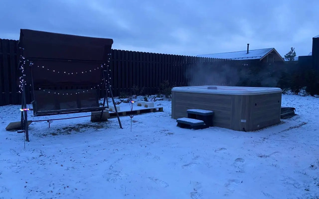 Частный дом комфортный со столом для пинг-понга и батутом