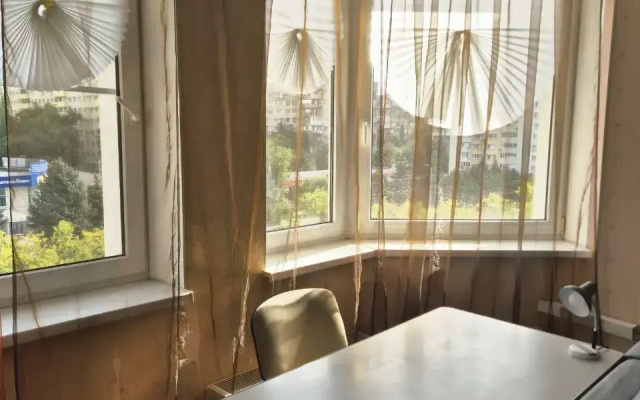Kvartira Prostornaa kvartira s erkerom v centre goroda-geroa