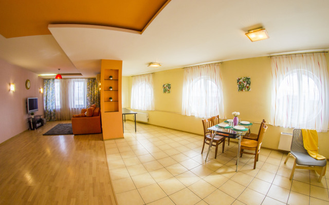 Na Dekabristov Apartments
