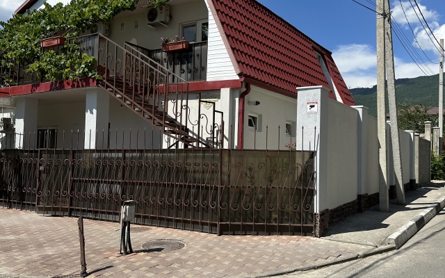 Fly Guest House