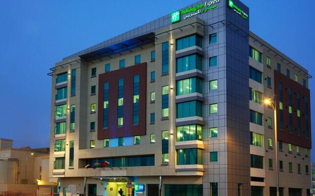 Отель Holiday Inn Express Dubai Airport an IHG Hotel