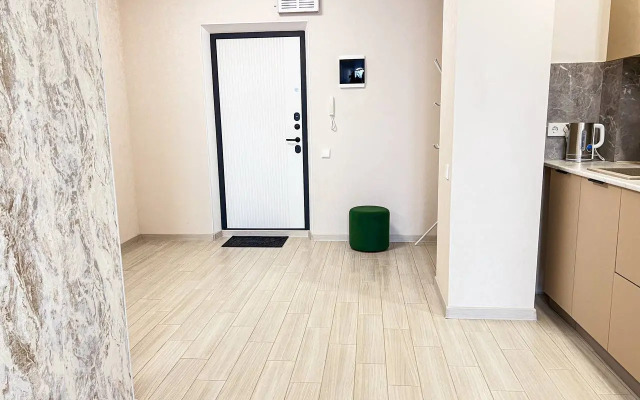 Ryadom S Naberezhnoy Flat
