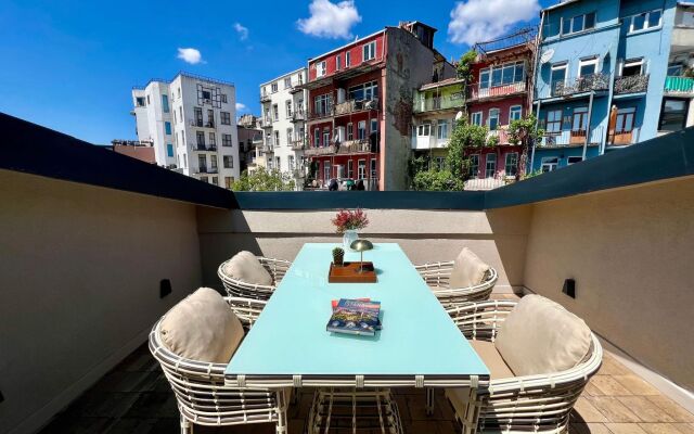 Weingart Suites Hotel