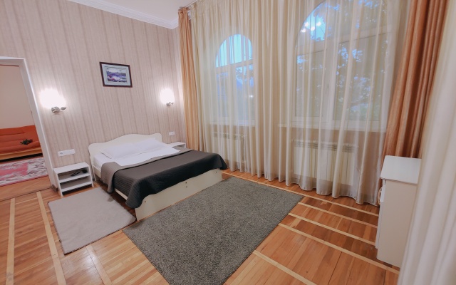 S Bassejnom Private House