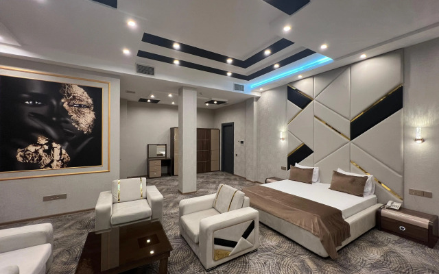 Royal Mansion Hotel