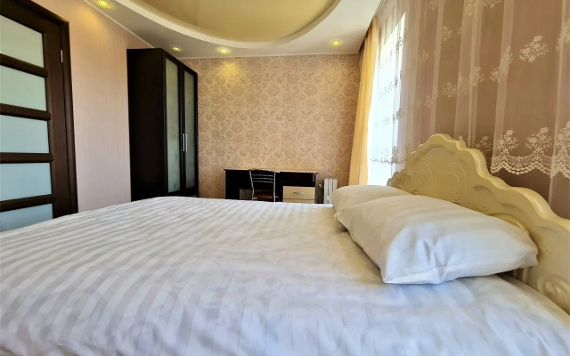 Chetyrekhkomnatnye v Tsentre Apartments