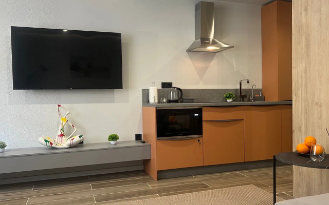 Апартаменты у Часовой Башни Оранжевые