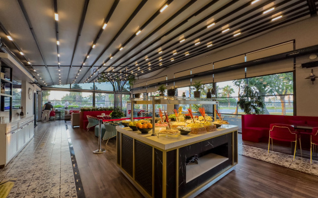 Отель Leaf Port Boutique