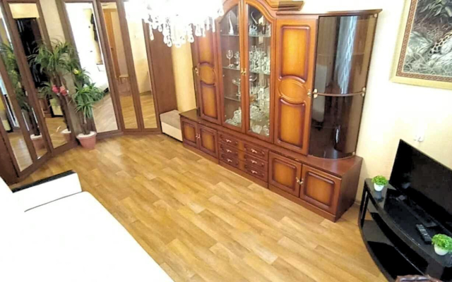 Апартаменты на улице Адоратского 6