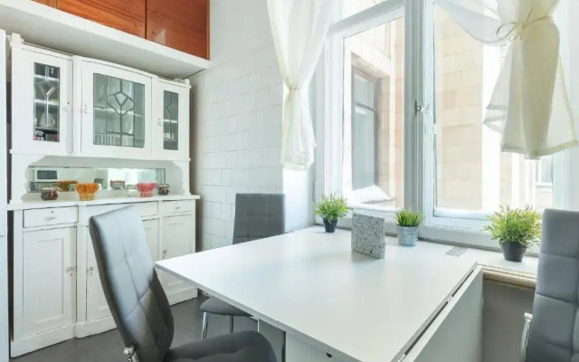 Апартаменты Улучшенные Просторные с Видом на Садовое Кольцо