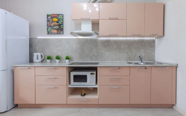 Na Ulitse Novo-Sadovaya 215 Flat