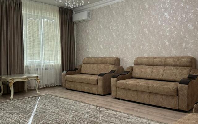 V Novom Chastnom Trekhetazhnom Dome Apartments 2
