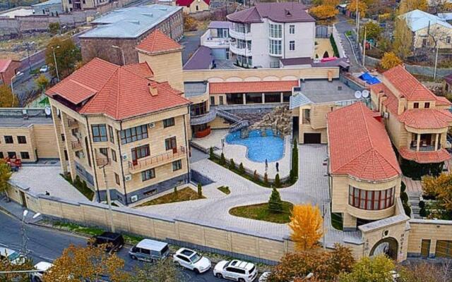 Hotel Grand Hills