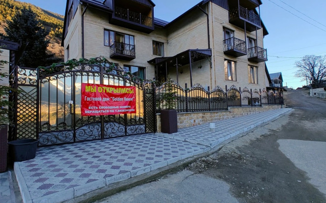 Отель Golden House