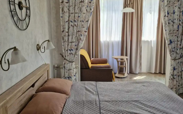 2-kh komn Solnechnaya storona per.Gruzinskiy Parkovka besplatno Flat
