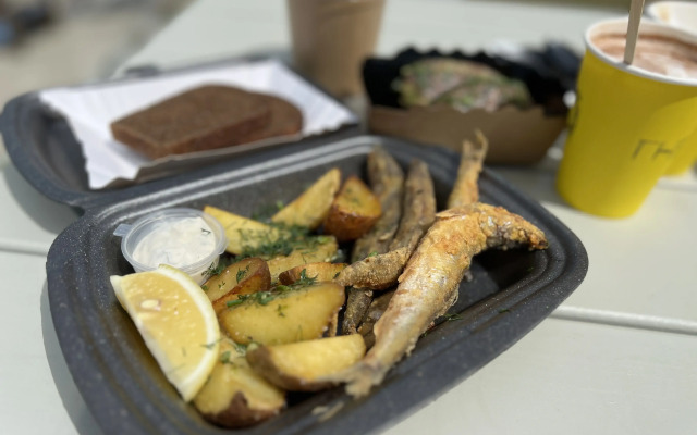 Uyutnoye gnezdyshko na Zapadnom plyazhe Baltiki Flat