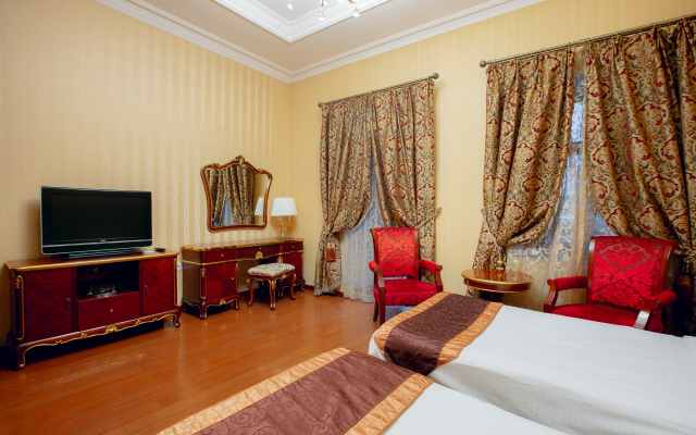 Shah Palace Luxury Museum Hotel