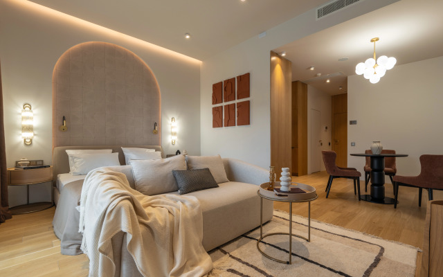 Dvukhmestnyye Marisol Amber s vidom na bassein Apartments