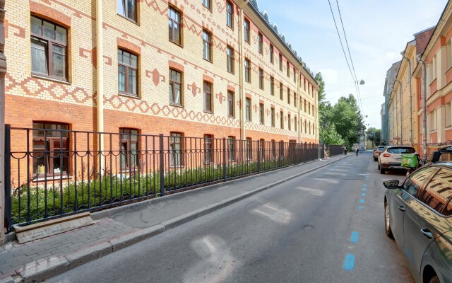 MyhomeYourhome Na Bolshom Kazachyem Pereulke Apartments