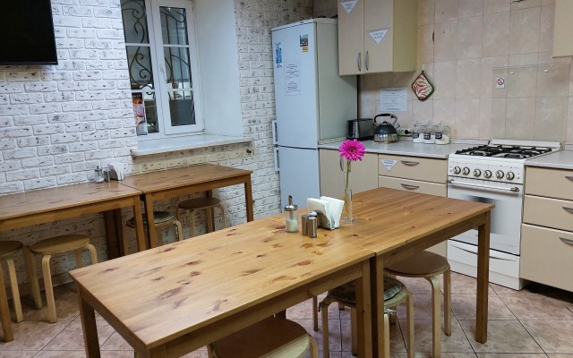Belyij Topol Hostel