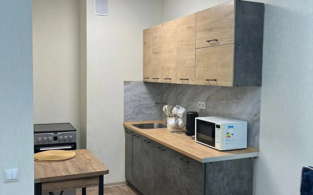 V Centre u Metro s Igrovoj Pristavkoj Flat