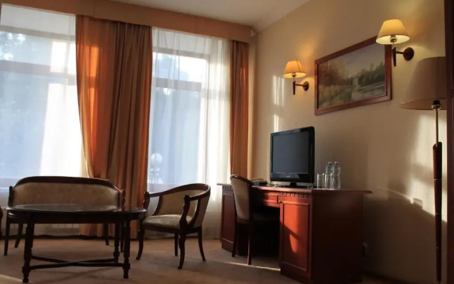 Golden Hotel