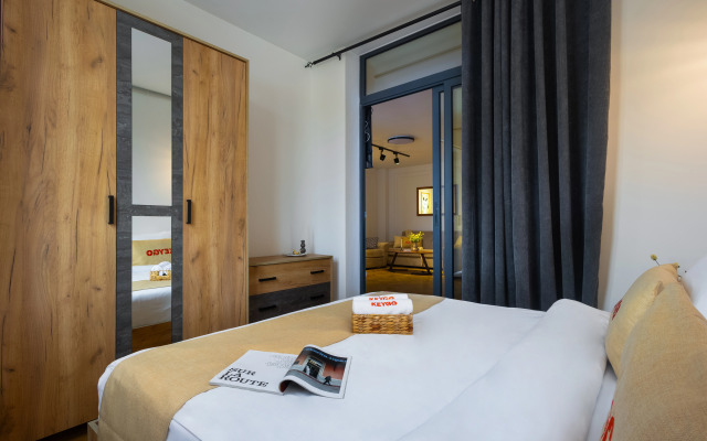 KeyGo #0149 2 Bedroom Design near Saryan Street Apartments