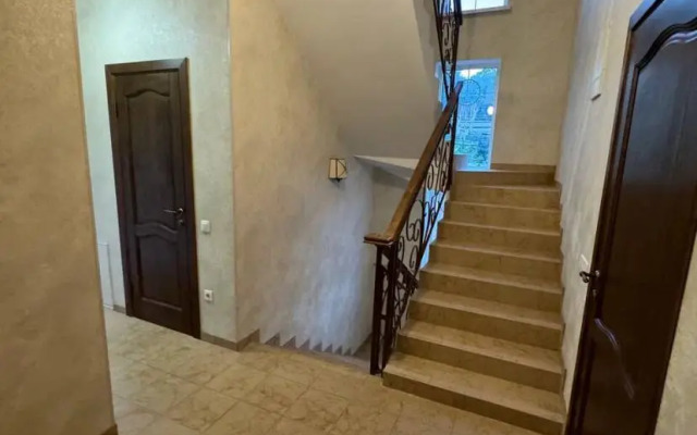 S Basseynom I Baney Private House