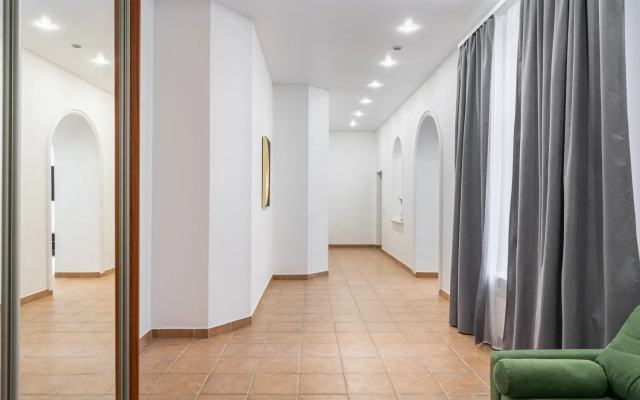 Tryokhkomnatnaya V Tsentre Moskvy Na Tverskoy Flat
