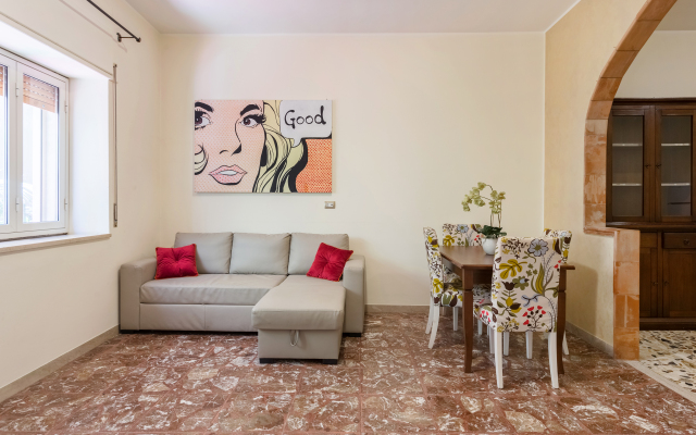 Gloden House Apartments